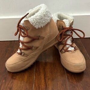 Unworn. Brand new. Sorel Women's Evie Cozy Lace Boot